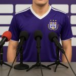 Thomasz Radzinski tijdens een moment in en rond het Lotto Park bij Anderlecht