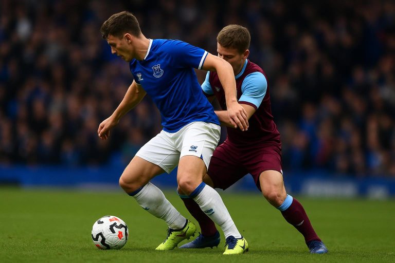 Iliman Ndiaye in actie voor Everton tijdens een wedstrijd in de Premier League.