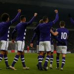 Anderlechtspelers vieren een doelpunt op de Bosuil tegen Antwerp in de Croky Cup.