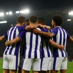 Spelers van RSC Anderlecht vieren op de Bosuil na de 0-4 zege en de kwalificatie voor de bekerfinale.