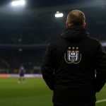 Jérémy Taravel langs de zijlijn bij Anderlecht tijdens de bekerwedstrijd op de Bosuil
