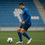 Trainingbeeld van KRC Genk met focus op een jonge speler, gelinkt aan de CIES-waardelijst