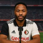 Raheem Sterling tijdens een persmoment bij Feyenoord in De Kuip
