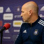 Ariël Jacobs tijdens een persmoment in Anderlecht-context