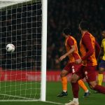 Spelers van Galatasaray vieren een doelpunt tijdens de wedstrijd tegen Eyupspor.