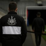 Transfercontext rond Newcastle United met focus op een middenvelder zonder herkenbare gezichten