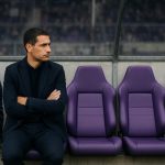 Zicht op de bankzone in het Lotto Park tijdens een training van RSC Anderlecht