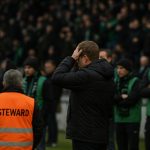 Onur Cinel langs de zijlijn tijdens Cercle Brugge tegen Club Brugge in de Brugse derby