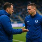 Bryan Heynen en trainer Nicky Hayen bij KRC Genk tijdens een moment langs de zijlijn