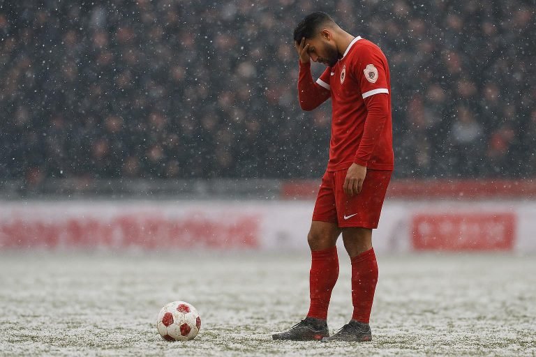 Sneeuwrijke omstandigheden op de Bosuil tijdens Antwerp tegen Westerlo
