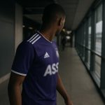 Nilson Angulo in actie voor RSC Anderlecht tijdens een wedstrijd
