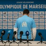 Habib Beye in een persmoment in het Stade Vélodrome in Marseille