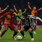Noa Lang viert een doelpunt voor Galatasaray tegen Juventus in de Champions League-play-offs