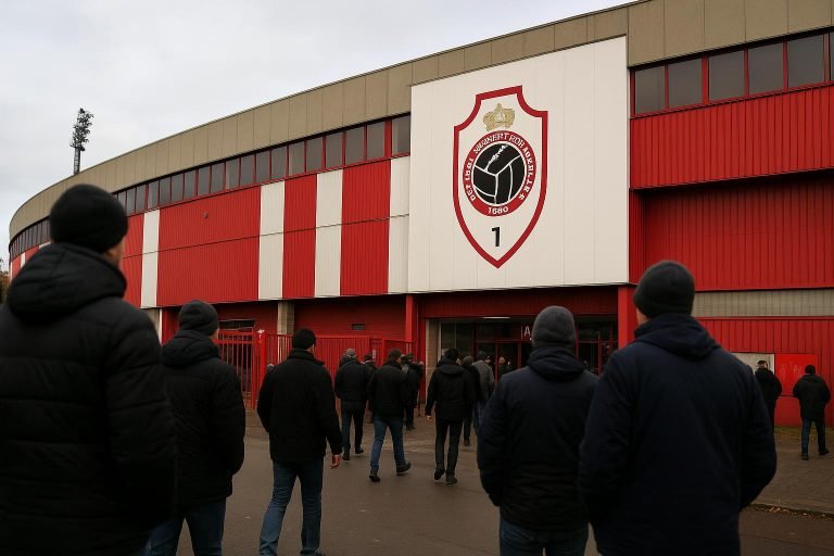 Sfeerbeeld in en rond de Bosuil bij Royal Antwerp FC op een dag met transfernieuws