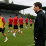 Vincent Euvrard langs de zijlijn bij Standard tijdens een trainingsmoment.