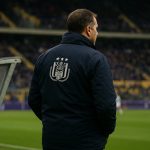 Jeremy Taravel als interim-trainer van RSC Anderlecht langs de zijlijn in het stadion