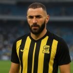 Karim Benzema in wedstrijdtenue van Al Ittihad tijdens een duel in Saudi-Arabië