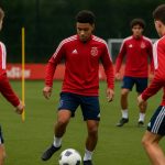 Jorthy Mokio en Rayane Bounida van Ajax tijdens een trainingsmoment