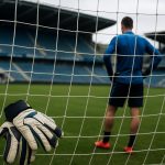 Simon Mignolet in Club Brugge-tenue tijdens een trainingsmoment aan het doel