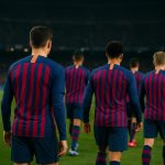 Spelers van FC Barcelona vieren samen in het stadion, in een sfeerbeeld bij transfernieuws.