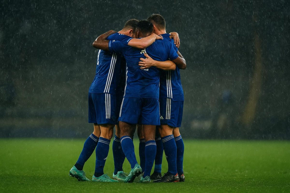 Spelers van KRC Genk vieren de 1-3 zege in Zagreb in de regen