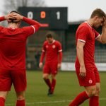 Teleurgestelde spelers van KV Kortrijk op het veld na een nederlaag in de Challenger Pro League