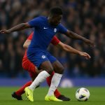 Romeo Lavia in actie voor Chelsea tijdens een Premier League-wedstrijd