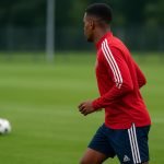 Rayane Bounida in Ajax-context tijdens een trainingsmoment, met focus op het nationale ploegdossier