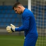 Een doelman van KRC Genk tijdens een trainingsmoment aan het doel