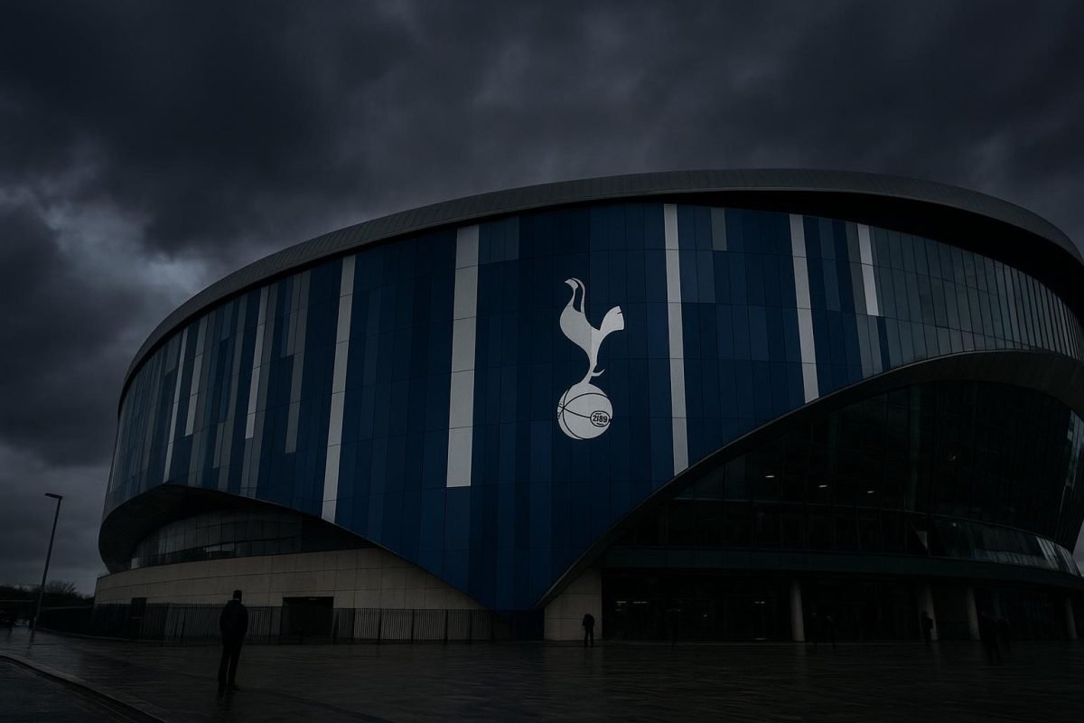 Sfeershot van het stadion van Tottenham Hotspur zonder herkenbare gezichten
