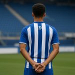 Beeld uit de Planet Group arena bij KAA Gent tijdens de aankondiging van het profcontract van Joachim Djamba Shango.