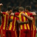 Benito Raman viert een doelpunt met KV Mechelen in het stadion