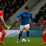 Spelers van Italië in een gespannen moment tijdens een interland in aanloop naar de WK-barrages
