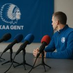Sfeerbeeld rond KAA Gent in context van het debat over competitiehervorming en U23-regels