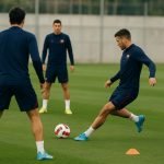 Spelers van FC Barcelona trainen met een beperkte groep tijdens de interlandperiode.