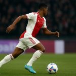 Mika Godts in actie in het shirt van Ajax