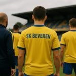 Spelers van SK Beveren vieren promotie in geel-blauw in een stadionomgeving