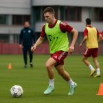 Vincent Kompany langs de zijlijn bij Bayern München tijdens een trainingsmoment.