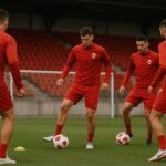 Spelers van Royal Antwerp FC op training in aanloop naar de verplaatsing naar La Louvière
