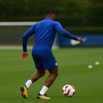 Romeo Lavia van Chelsea in een trainingscontext, op weg naar nieuwe speelminuten na blessureleed.