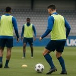Spelers van KRC Genk in trainingscontext in aanloop naar een uitmatch, zonder herkenbare gezichten.