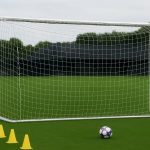 Sfeerbeeld aan een trainingscomplex in België met focus op jeugdopleiding, zonder herkenbare gezichten
