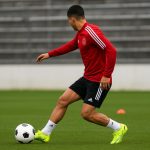 Mika Godts van Ajax tijdens een trainingsmoment op het veld