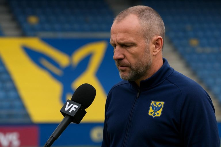 Wouter Vrancken als coach van STVV langs de zijlijn in het stadion van Stayen.