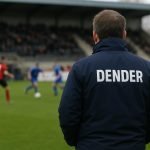 Yannick Ferrera langs de zijlijn als coach van FCV Dender