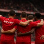 Spelers van Royal Antwerp FC vieren een doelpunt tijdens een wedstrijd in het stadion
