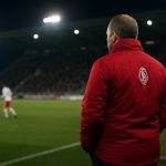 Vincent Euvrard coacht Standard langs de zijlijn tijdens een wedstrijd