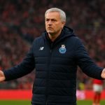 José Mourinho reageert fel langs de zijlijn tijdens FC Porto tegen Benfica