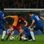 Spelmoment uit Galatasaray tegen Liverpool in de Champions League in Istanboel