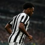 Loïs Openda in actie in het shirt van Juventus tijdens een wedstrijd